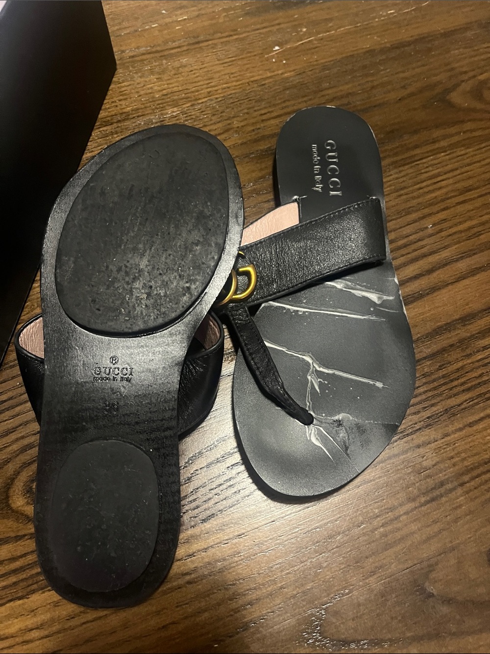 Gucci Black Leather Sandals with Gold Double GG They are imitations - Picture 2 of 3